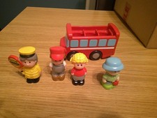 ELC HAPPYLAND SCHOOL BUS WITH LOLLIPOP LADY  FREE UK POST