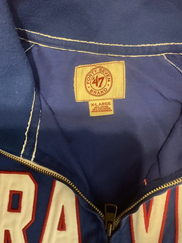 Jaqueta estilo escavado Atlanta Braves marca vintage: 47 azul royal XL (50"peito 30"L) - Imagem 2 de 4