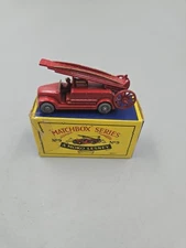 Vintage Matchbox Lesney #9 Dennis Fire Engine With Metal Wheels In The Original