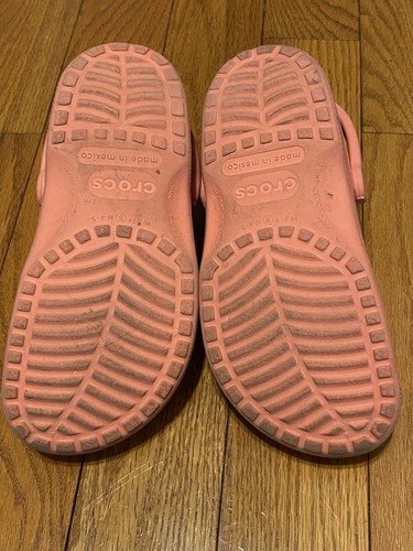 Women's Crocs Classic Clog Pink w/ Flower Jibbitz Size Small 6-7 - Picture 4 of 4