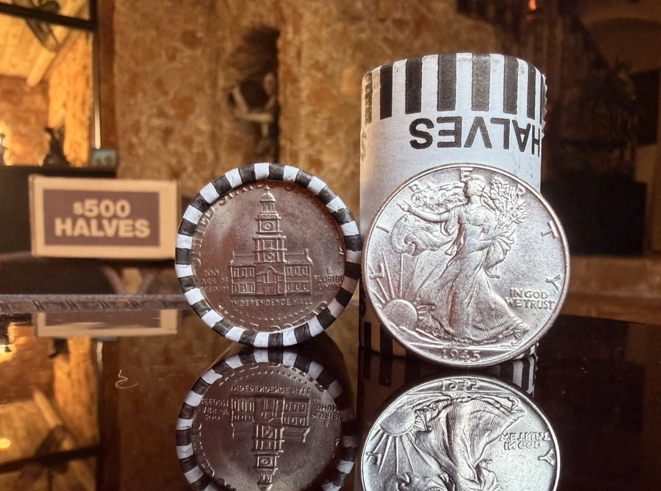 Moneda de plata Walking Liberty sin circular y rollo bancario de medio dólar Kennedy de $10,00 Foto 2 de 4