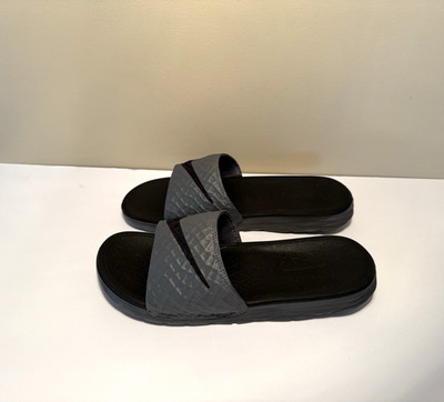 Nike Benassi Solarsoft Men's Size 8 Slides Sandals Grey Black 705474 090
