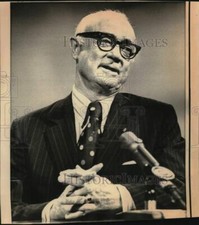 1971 Press Photo Texas Governor Preston Smith appears in 