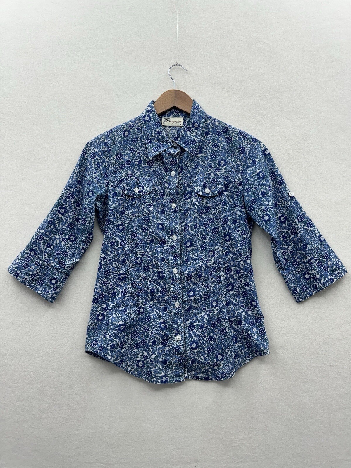 Magazine Woman's Medium Lightweight Button Up Blue Flower Pattern Tie Back