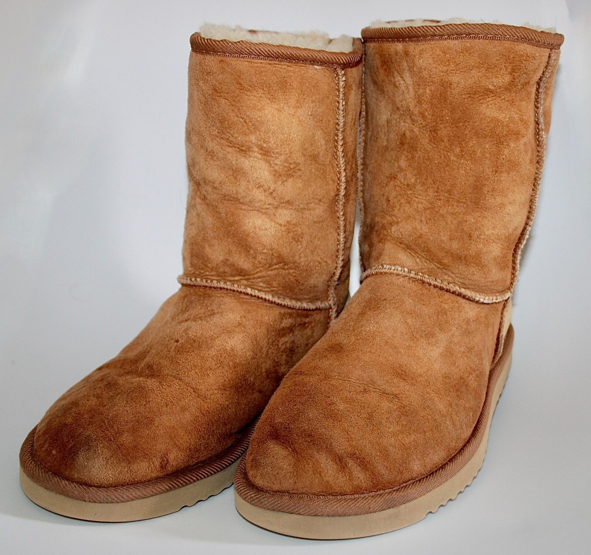 UGG Women's Sz 8 Classic Short 5825 Sheepskin Suede Winter Ankle