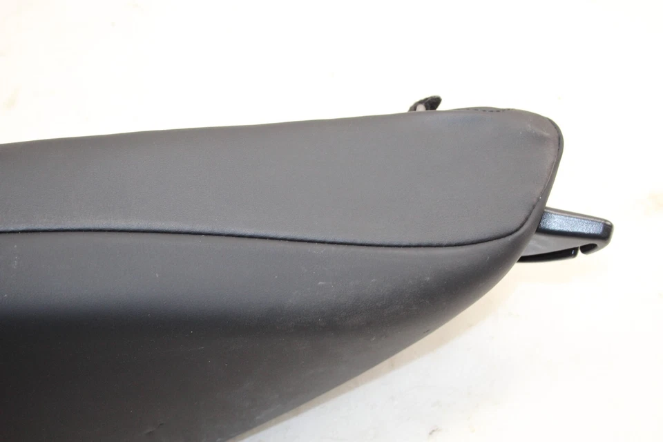 Infiniti Q50 2018 rojo deportivo asiento trasero izquierdo reforzado OEM DT137 Foto 2 de 4