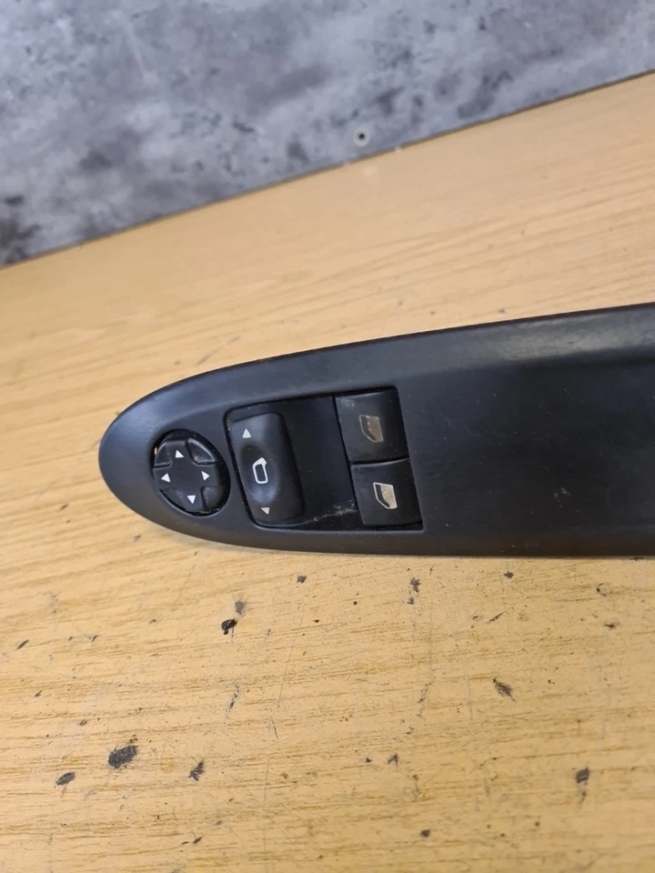 2012 CITROEN B71 C4 MK2 1.6 HDI DRIVER SIDE FRONT WINDOW SWITCH 2 WAY 96657055ZD - Image 4 of 4