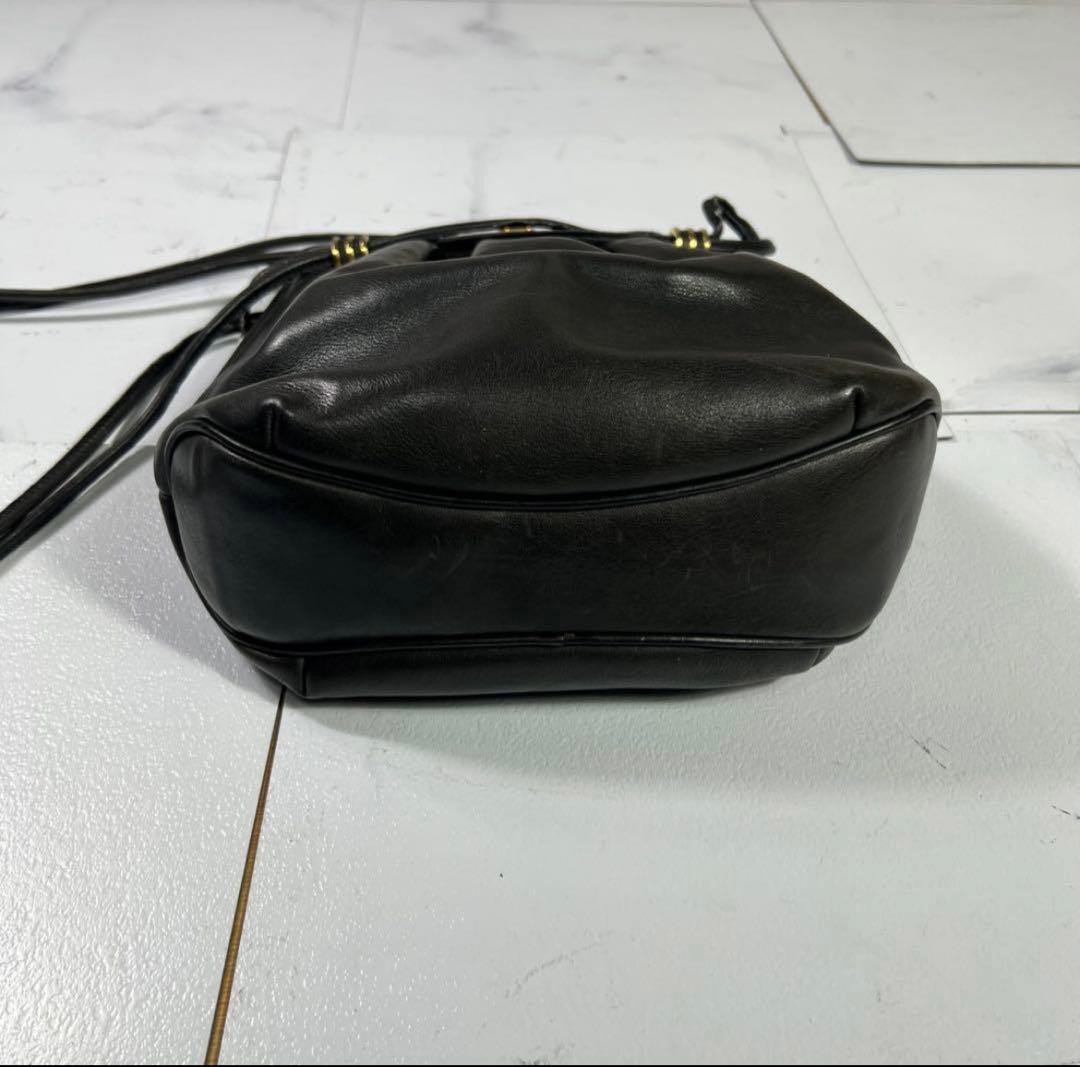 GUCCI Solid Shoulder Bag Drawstring Leather Black… - image 5
