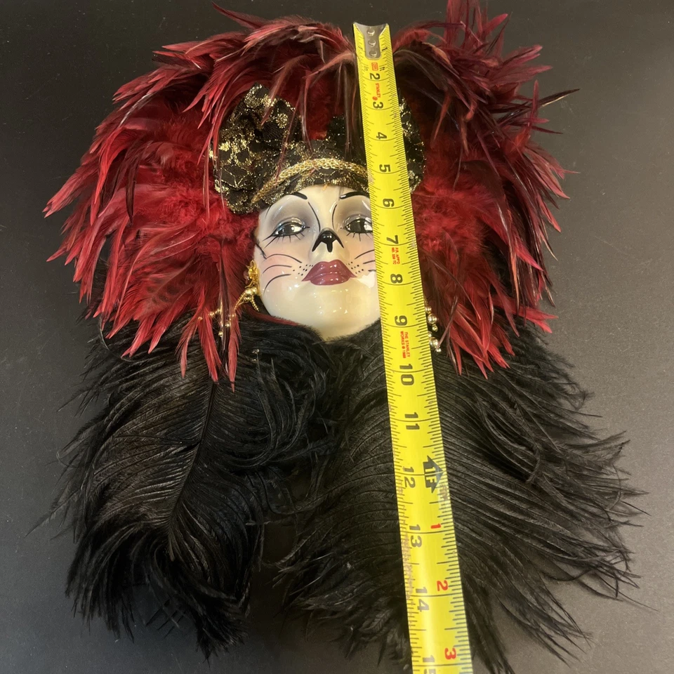 Máscara facial numerada firmada de creaciones únicas para dama plumas mascarada Mar Di Gras Foto 3 de 4