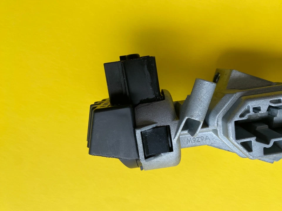 2009-2012 福特 FLEX IGNITION 开关锁带钥匙环 原始设备制造商 AA83-3F880-B — 第 3/4 张图片