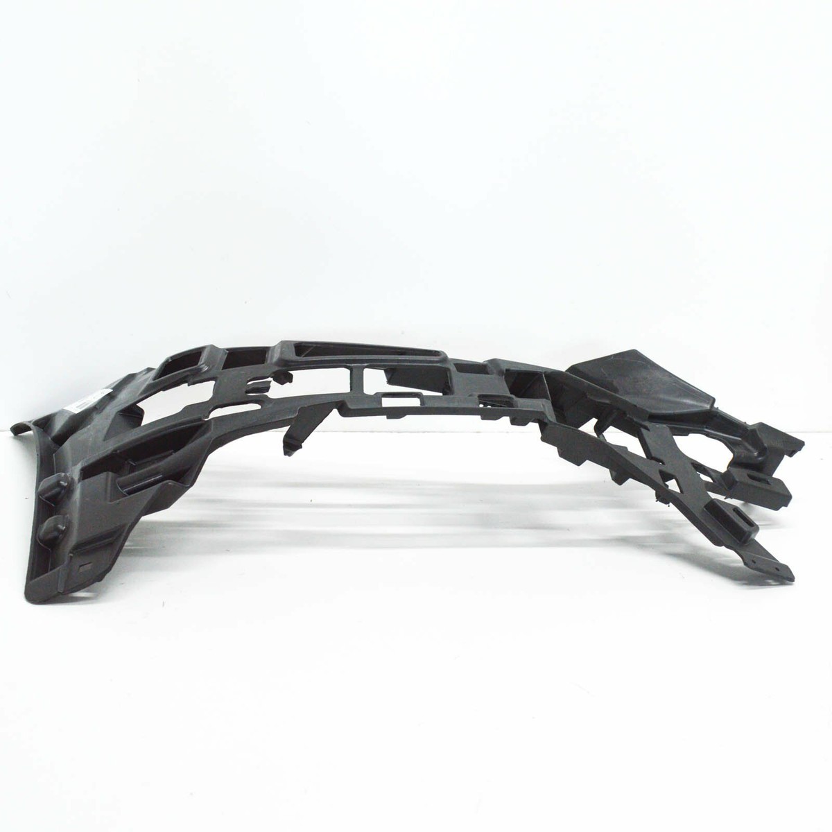 NEW MERCEDES-BENZ C-CLASS W205 FRONT BUMPER RIGHT BRACKET