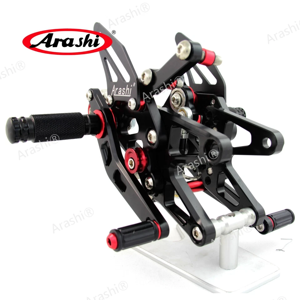 Reposapiés ajustables CNC para Triumph Daytona 675 675R 2013-2018 Foto 2 de 4