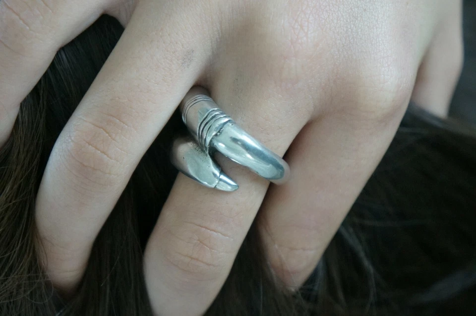 NUEVO Grabado Uno De 50 Estampado UNISEX Envoltura En Relieve Cuerno Anillo Distintivo 7.5 M L Foto 3 de 4