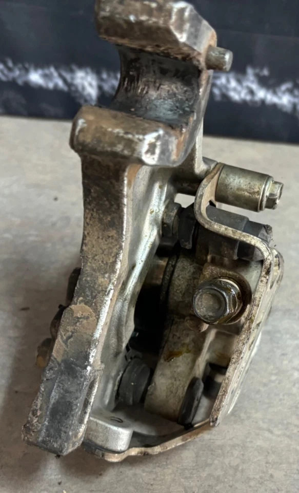 Pinza de freno de disco trasero Honda XR600R XR 600R 1996 y montaje de soporte 1997 Z3 Foto 3 de 3