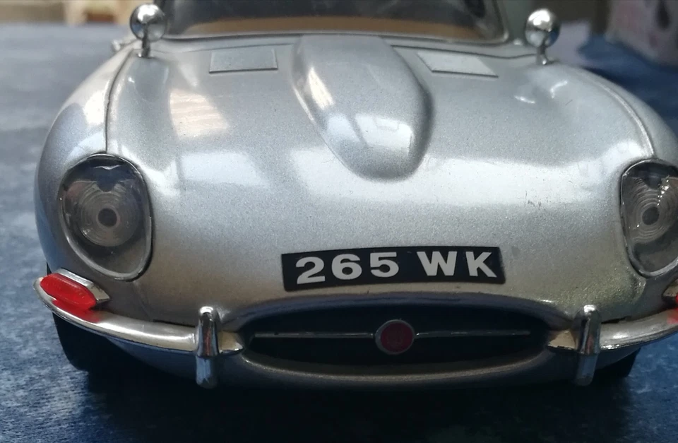 Jaguar e type 1961 sc 1:18 Burago come nuova senza scatola - Immagine 4 di 4