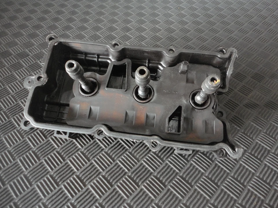 Nissan Máxima 2002 3,5 L V6 Vin D cuarto dígito motor A/T cubierta de válvula trasera Foto 4 de 4