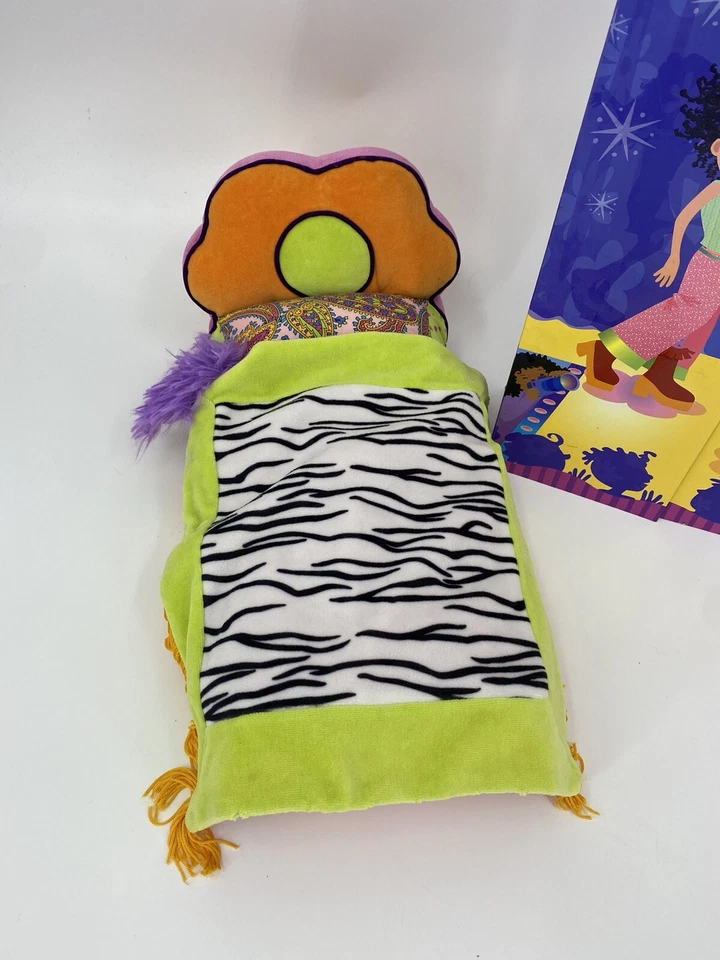 Groovy Niñas Casa de Muñecas Armario Estuche de Transporte y Cama Juego Moda Manhattan Juguete Foto 2 de 4