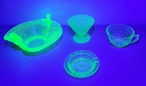 Uranium Vintage Green Depression Glass Bowl cups Lot of 4 Vaseline