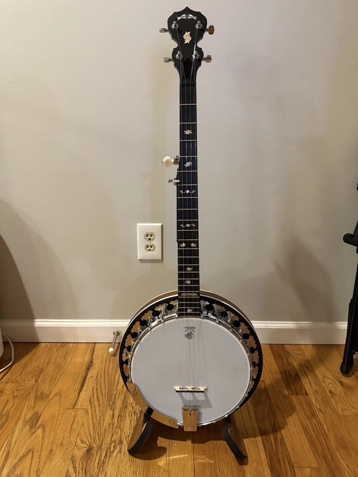 Banjo de 5 cuerdas Deering Boston con estuche original - Excelente estado Foto 2 de 4