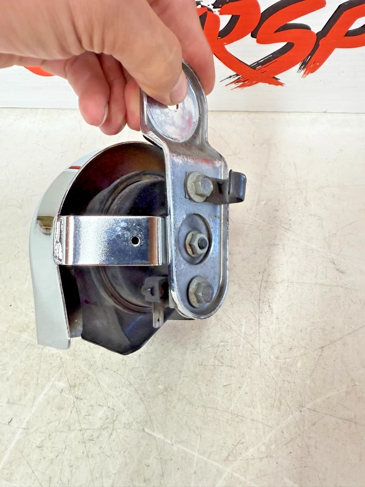 2008 Harley Electra Glide Horn + Chrome Cover - Image 4 of 4