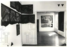 1991 Press Photo Gallery on Burnett Avenue with Michael Berman Artwork, New York