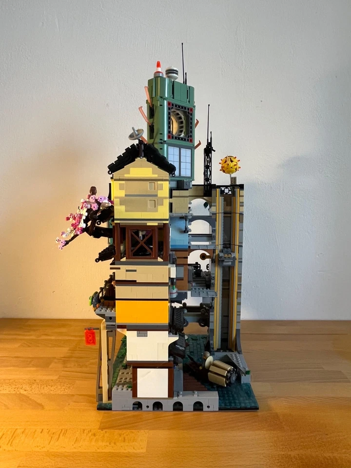 LEGO 70620 NINJAGO City, Foto 3 von 4
