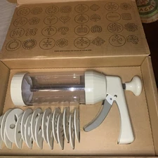 The Pampered Chef White Cookie Press with 16 Discs #1525 Pre-owned