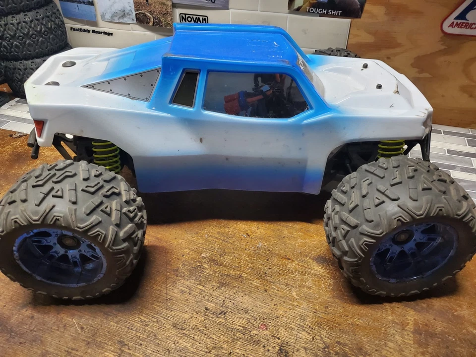 Vintage Losi LST 3-XLE 4x4 1/8th Scale Electric Monster Truck ARTR - Image 4 of 4