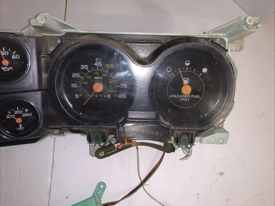 Chevrolet GMC Truck C-10 Suburban Gauge Cluster Velocímetro 1981-87 Piezas OEM Foto 3 de 4