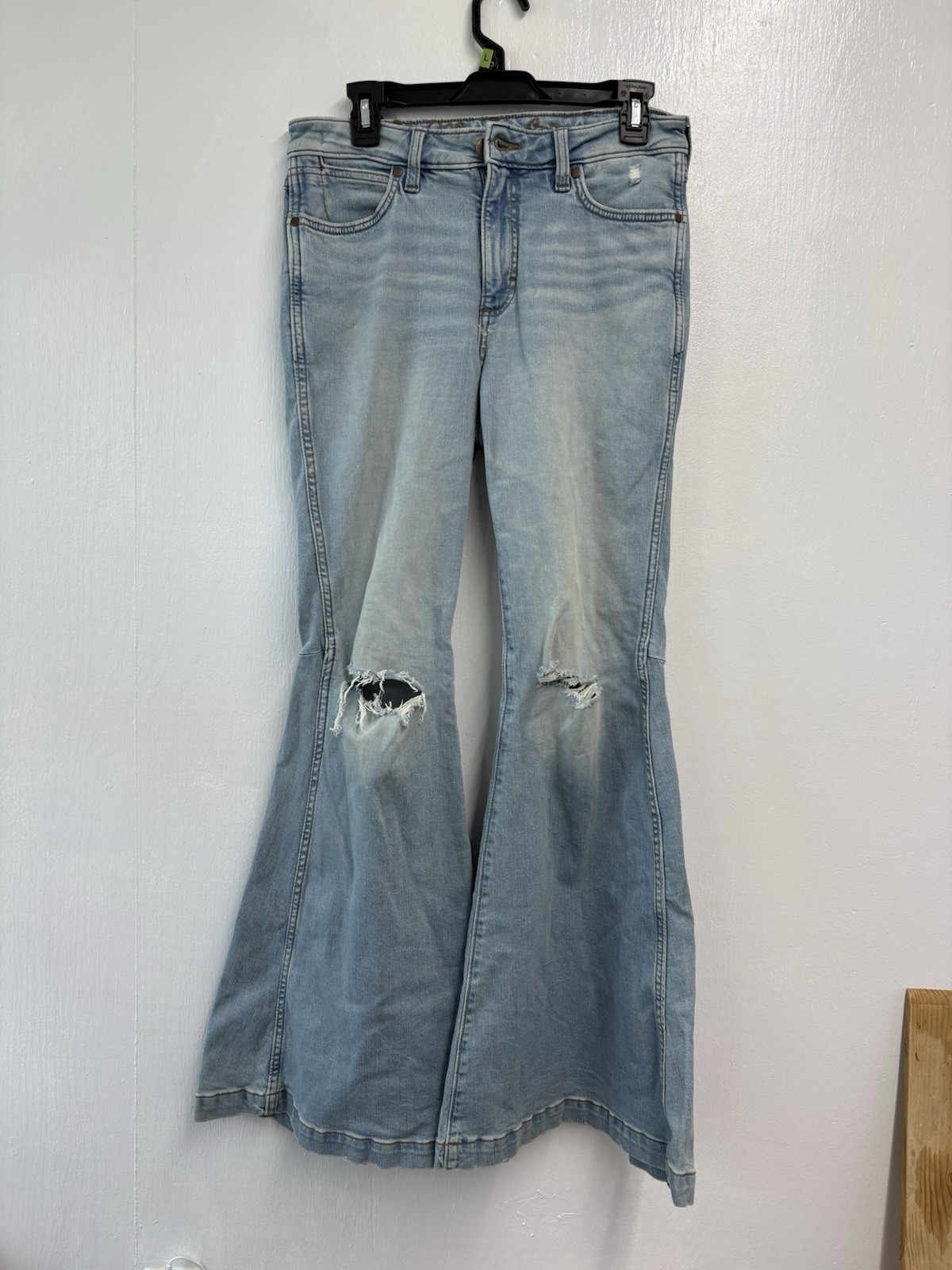Women's Wrangler Retro High Rise Flare Jean Size 27 X 34 Blu
