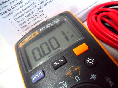 LN Clean Fluke 107 DIGITAL Full Function Compact Meter + Leads Manual Multimeter