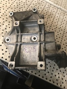 VW Passat 3B Halter für Klimakompressor 058260885