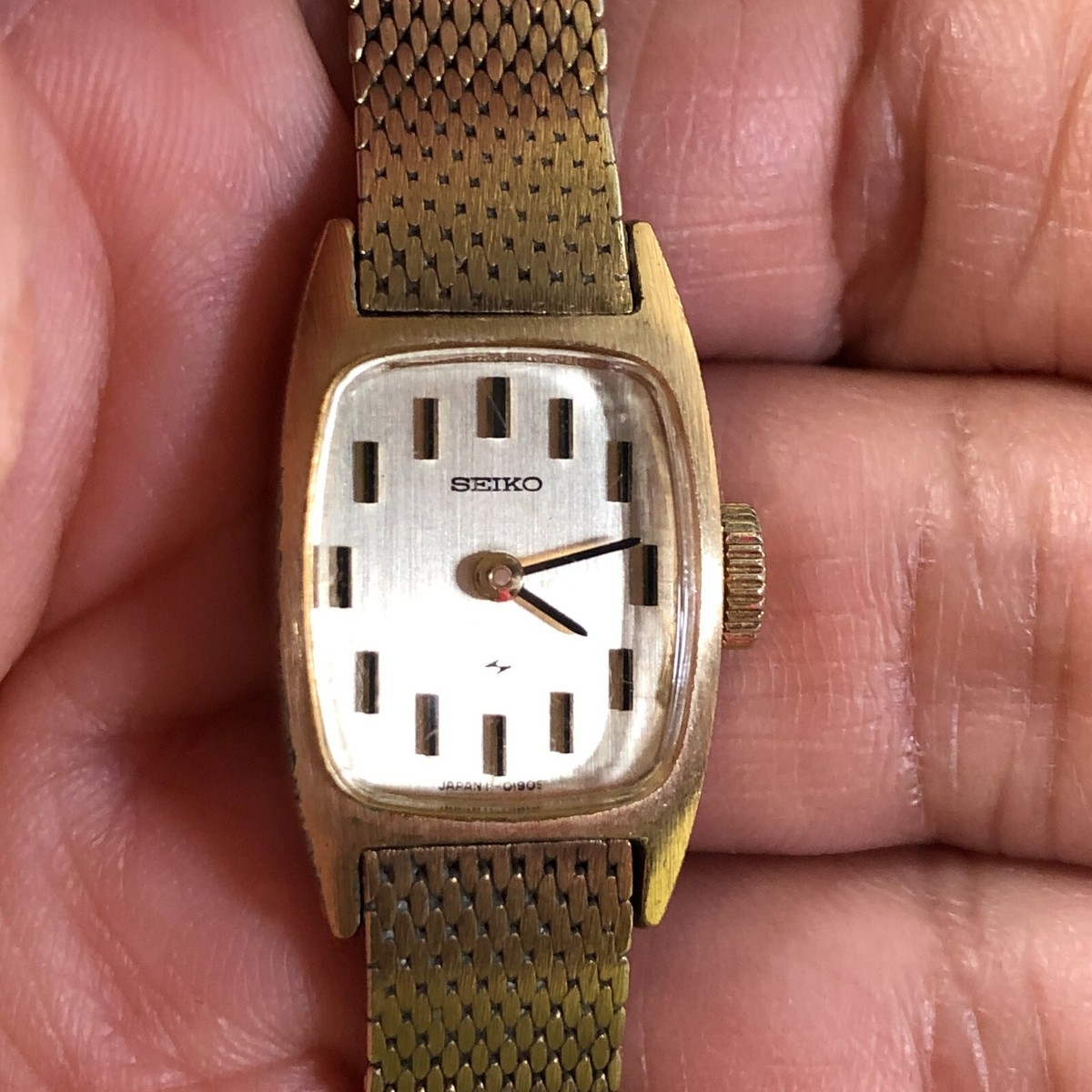 Seiko Women 11-01909 Dress Gold Tone Rectangular Mechanical Wind