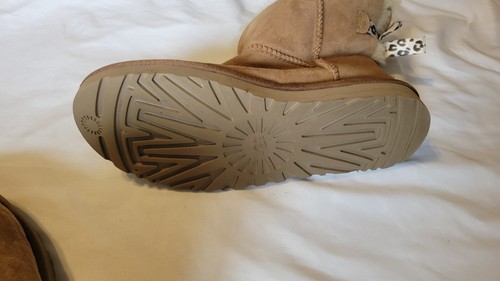 UGG MINI BAILEY BOW II EXOTIC CHESTNUT COLOR SHEEPSKIN BOOTS SIZE US 8 - Imagen 7 de 13
