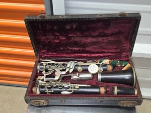VINTAGE CZECHO SLOVAKIA WOODEN CLARINET WITH CASE