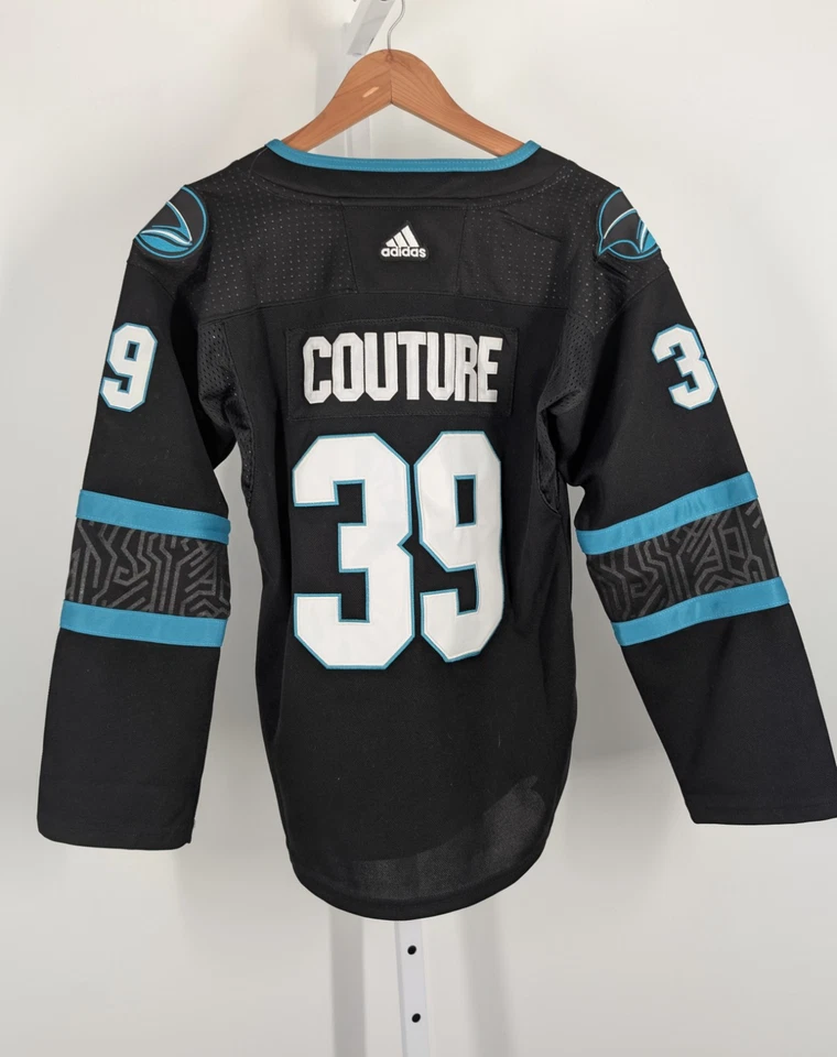 Camiseta Adidas San Jose Sharks Logan Couture #39 pequeña parche negro hockey NHL Foto 2 de 4