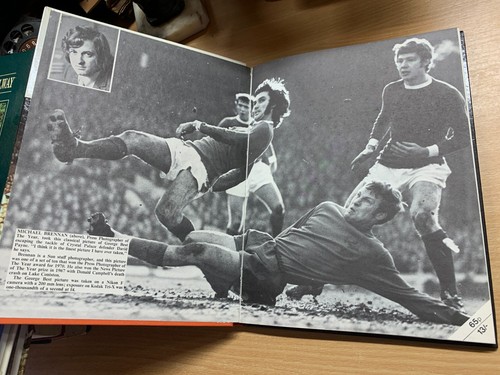1971 "THE SUN SOCCER ANNUAL 1972" FOOTBALL SOCCER HARDBACK BOOK (P4) - Picture 4 of 19