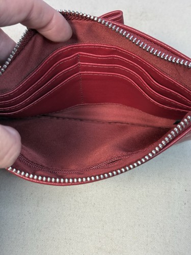Cartera sin asas Safe Keeper con moño de cuero sintético guijarro rojo nueva sin etiquetas - Imagen 6 de 9