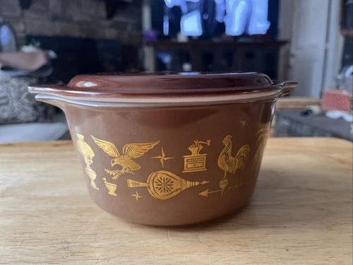 Vintage Pyrex Early American Pattern 473 Brown 1 Quart Casserole Dish w/ Lid