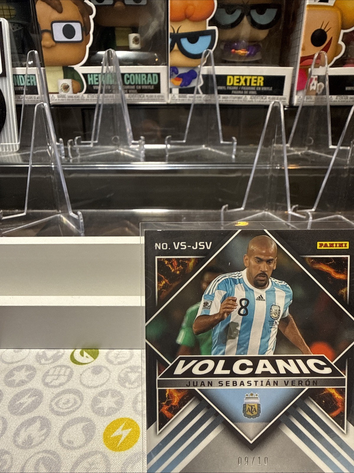 2022-23 Panini Obsidian Argentina Volcanic Auto Juan Sebastian Veron GOLD 9/10 view 7