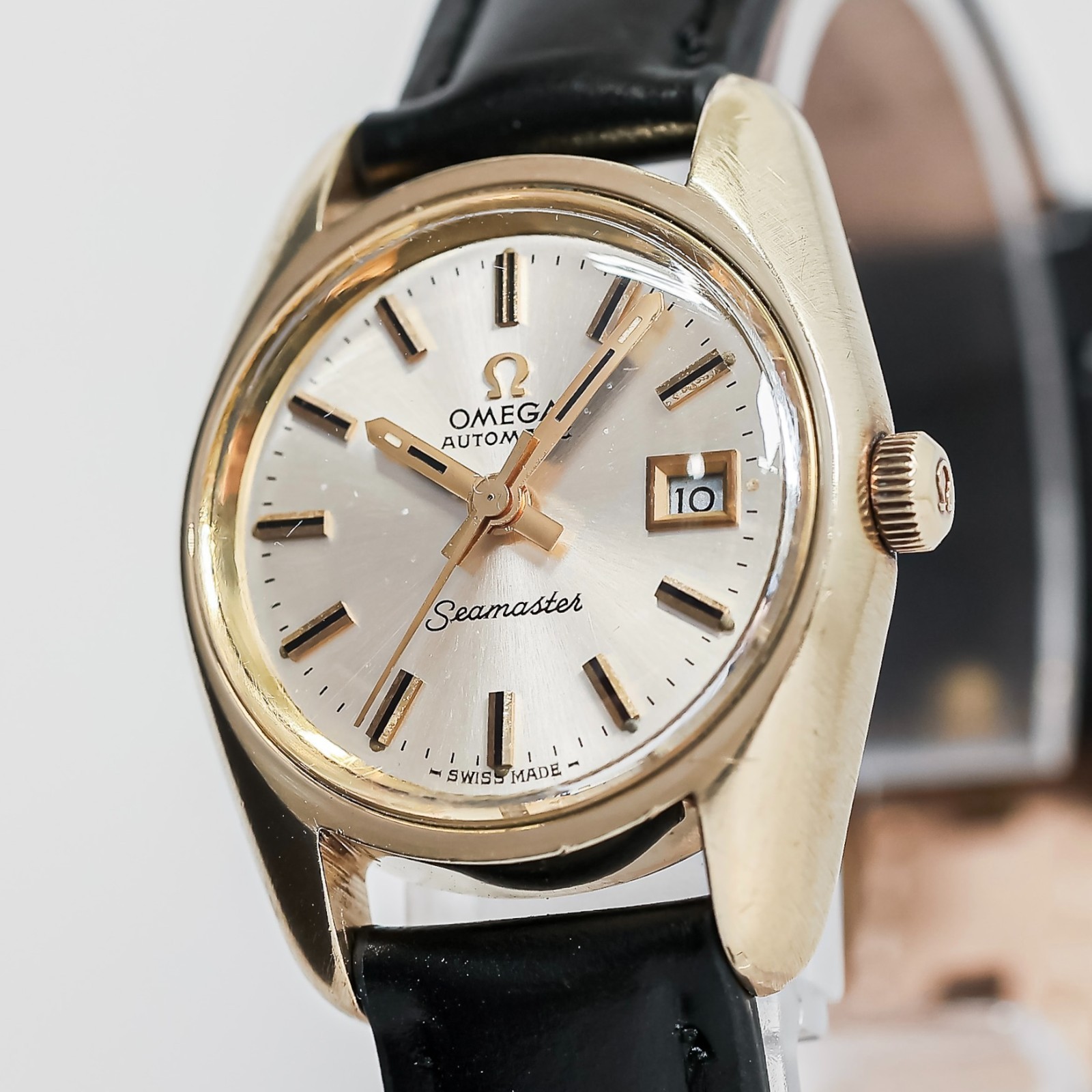 *NEAR OMEGA Seamaster Cal.684 Date Gold
