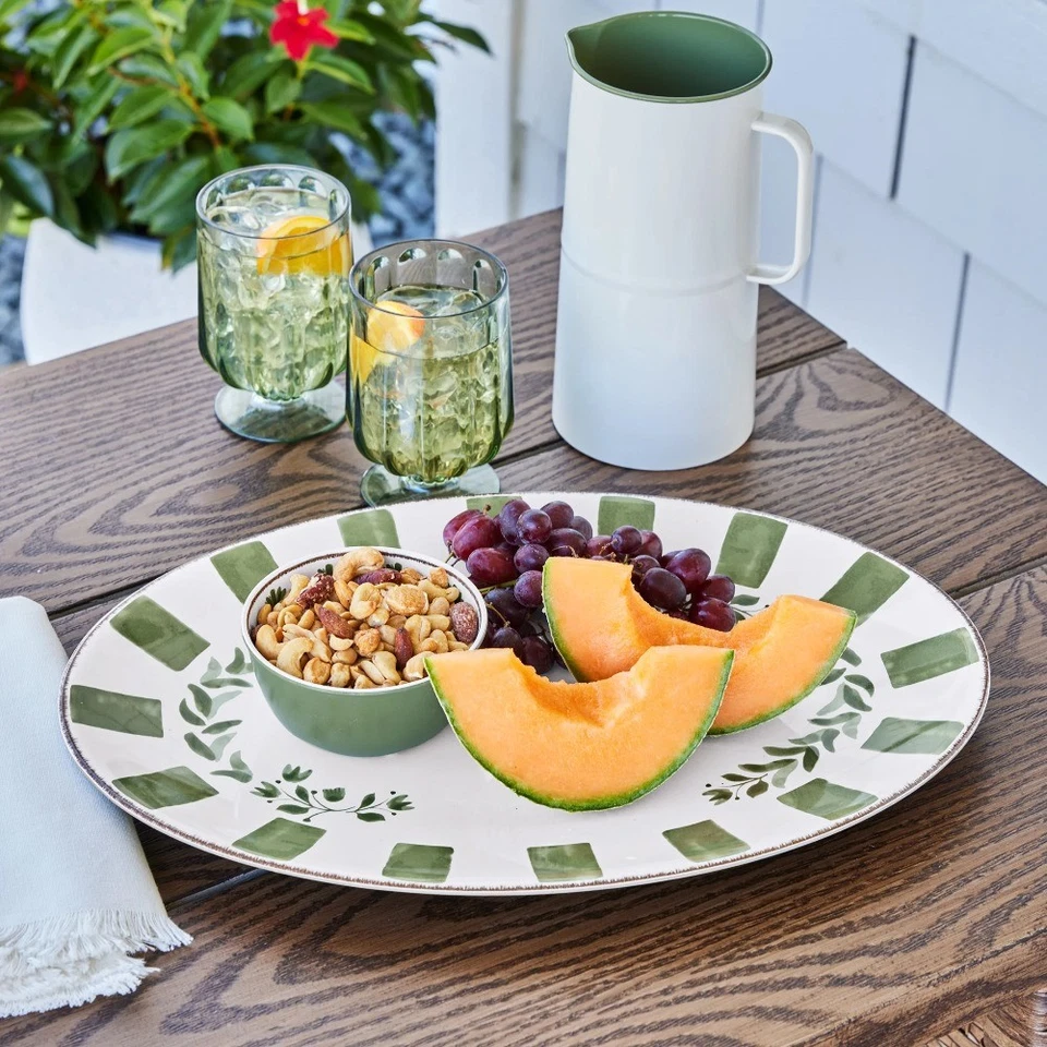 Bandeja para servir Better Homes & Gardens de melamina de bambú ovalada de 18 pulgadas, verde Foto 2 de 4