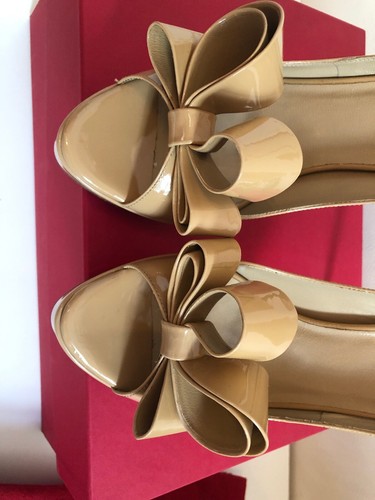 Scarpe décolleté originali Valentino Garavani Bow 39 beige pelle verniciata NUOVE IMBALLO ORIGINALE - Foto 10 di 12