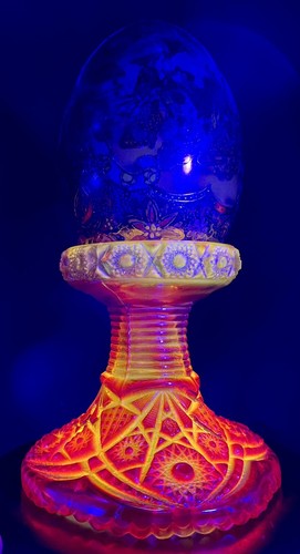 Vintage Asian Art Satsuma Egg Porcelain Gold Moriage UV GLOW Glass Pedestal - Picture 10 of 24