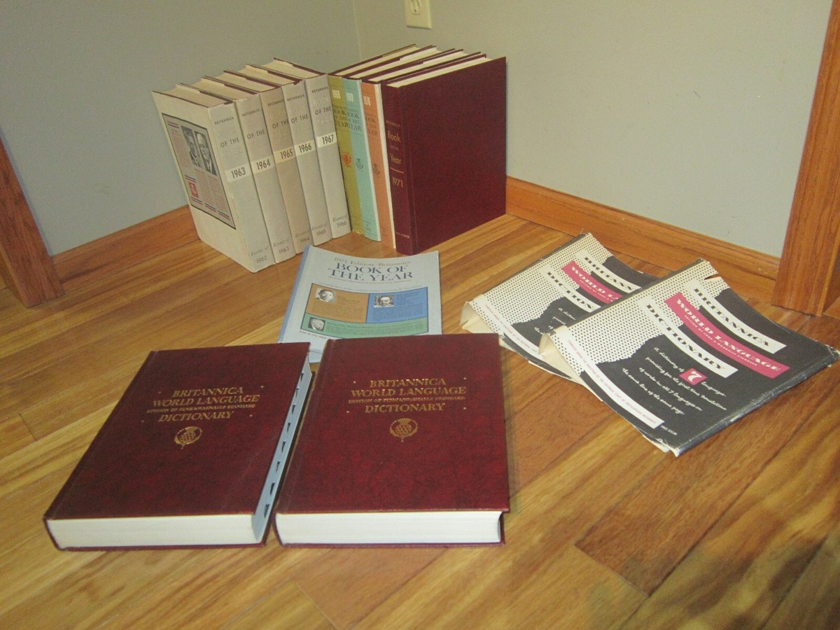 Britannica Book of the Year Lot 1963-1971 + WORLD LANGUAGE