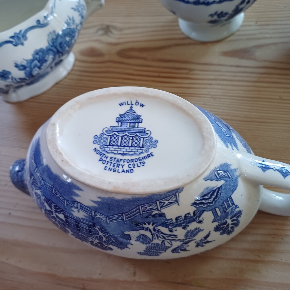 18 Vintage Blue & White China Jugs And Gravy Boats Inc Spode & Wedgwood