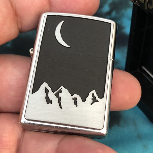 Vintage 2000 Zippo Moon Over Mountain XVI 2000 Unstruck In Box And Gift Bag - Picture 9 of 10