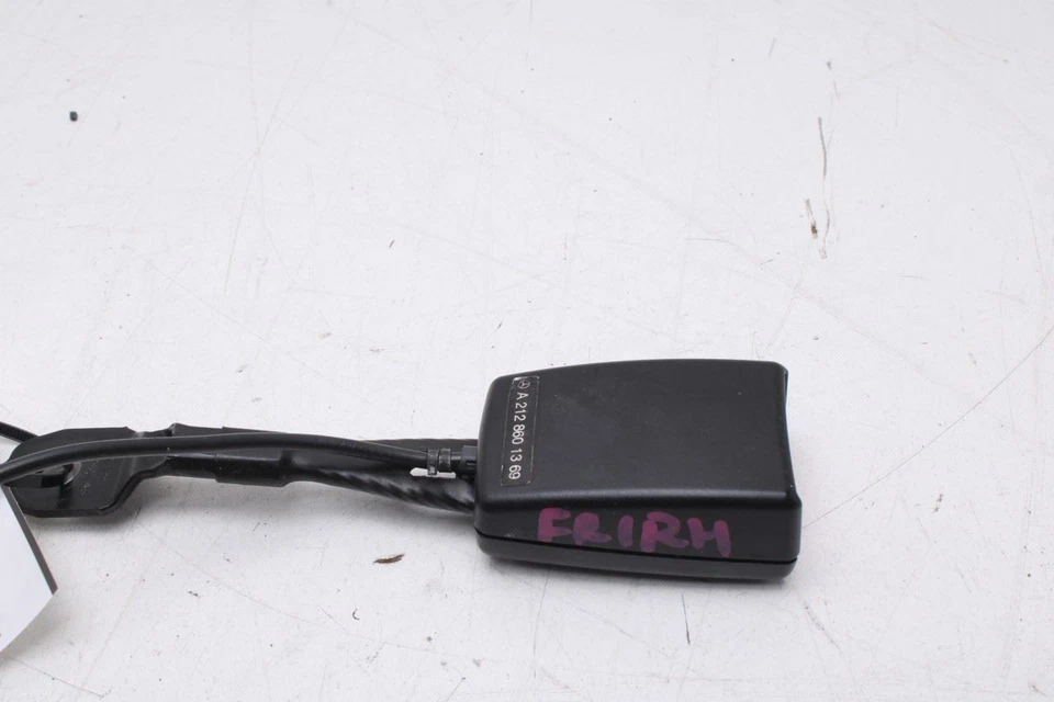 Mercedes-Benz E350 Sport 2010-16 4Matic pasajero delantero derecho hebilla de cinturón de seguridad Foto 4 de 4