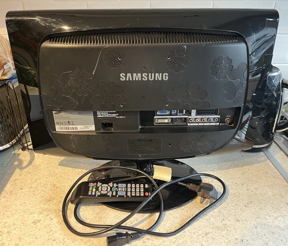 Samsung SyncMaster 2333HD 23-inch 1080P HD LCD TV and Monitor with Remote - Image 3 of 4