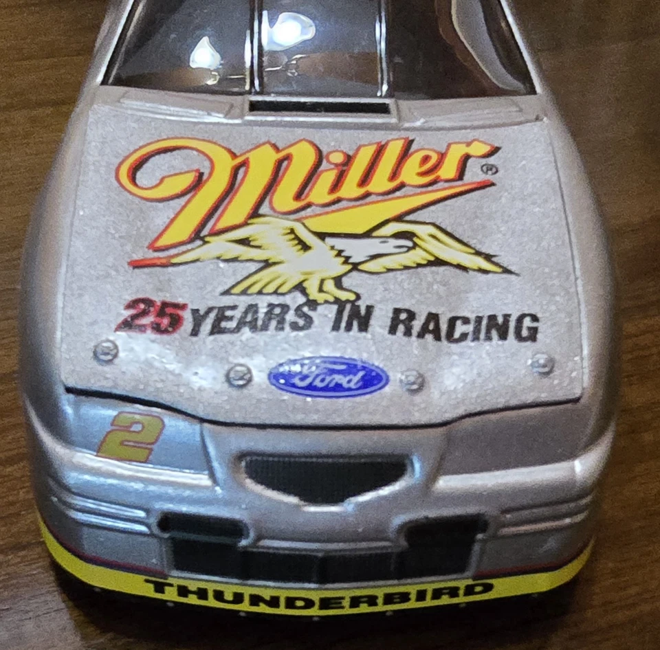 81/2" 1996 Rusty Wallace #2 Miller 25 años de carreras 1/24 Nascar coche suelto dañado Foto 3 de 4
